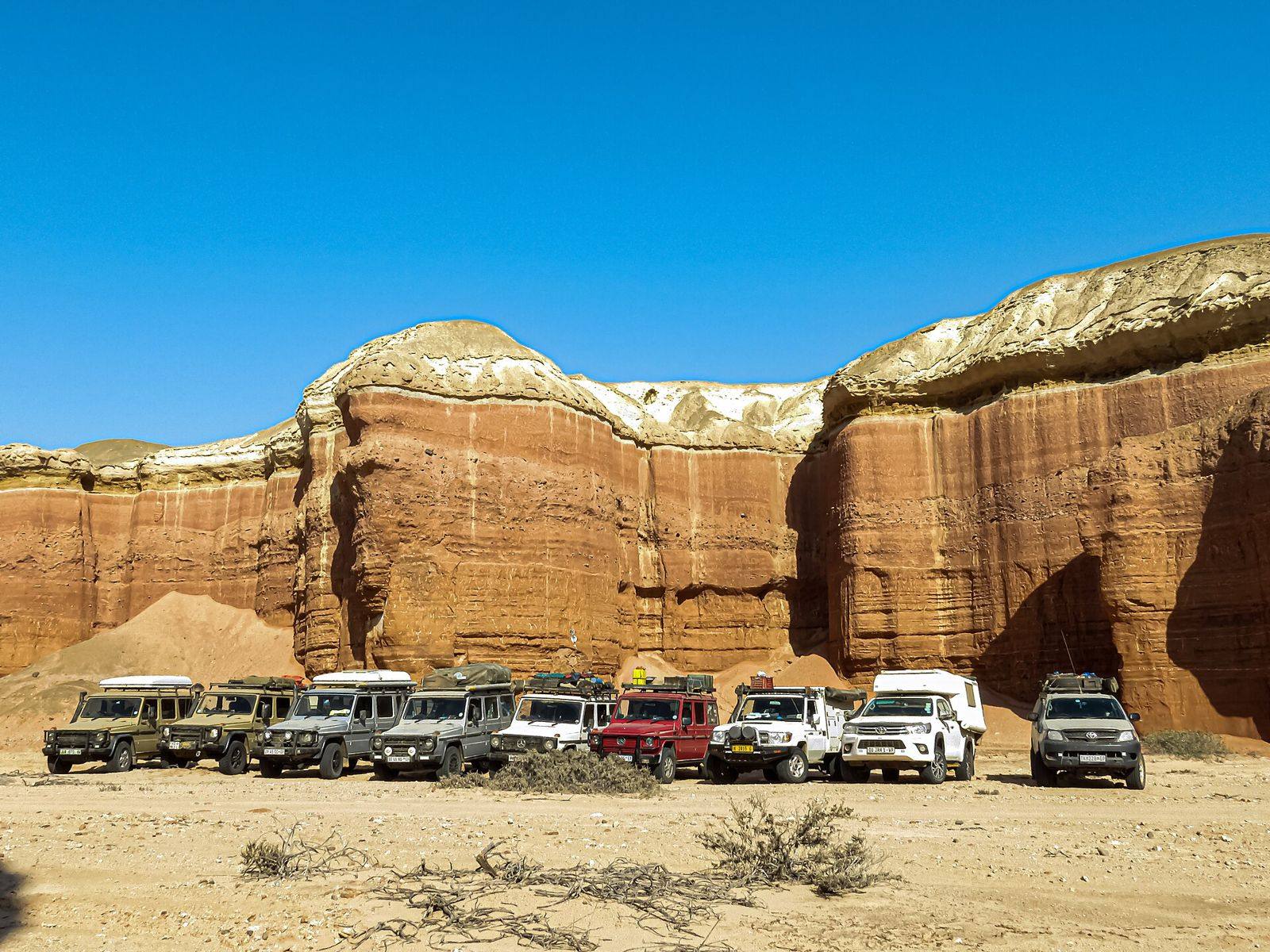 Falésias vermelhas do vale da Lagoa do Arco, no Namibe