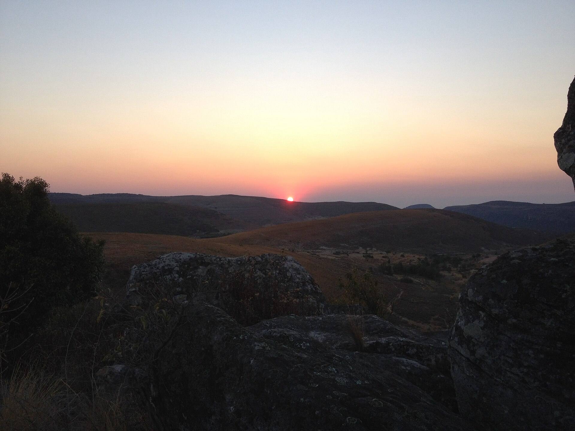 Pôr do sol sobre as colinas da Tundavala, em Angola