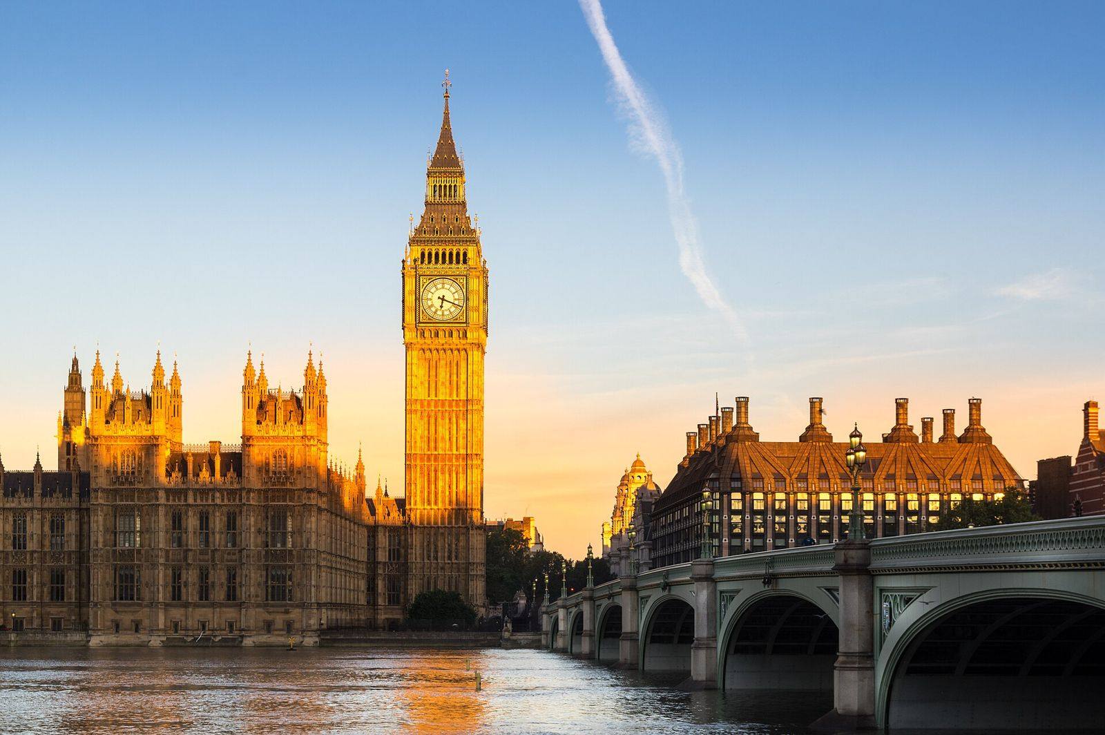 Big Ben e o Parlamento ao nascer do sol, em Londres