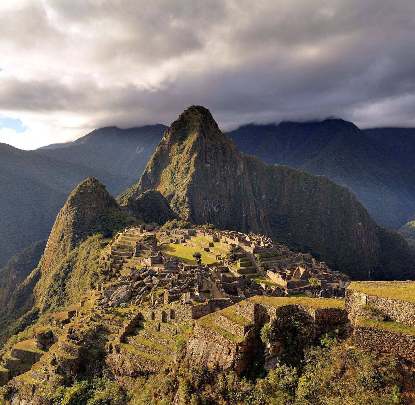 Machu Picchu ao fim do dia, nos Andes